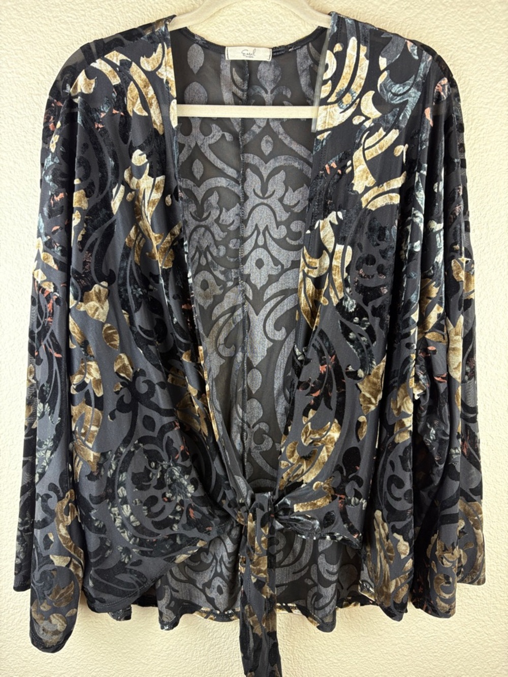 Easel Los Angeles Velvet Burnout Kimono-Black Accent Colors Oversized Size M